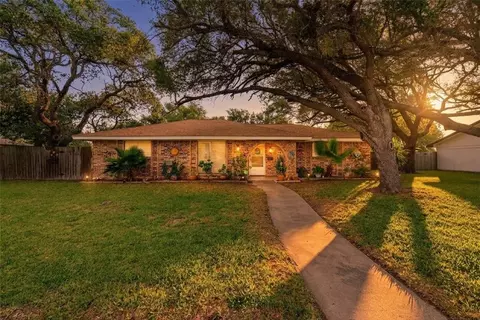 1638 W Palm Dr, Aransas Pass, TX 78336