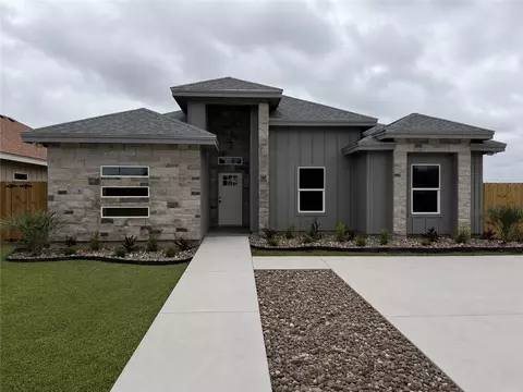 1303 Flores Dr, Alice, TX 78332