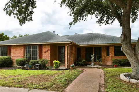 2910 Persimmon St, Corpus Christi, TX 78415