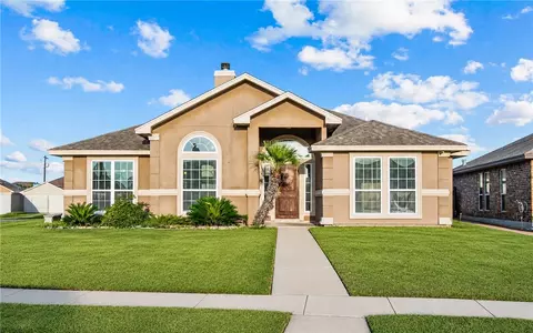 3930 Amadas Dr, Corpus Christi, TX 78414