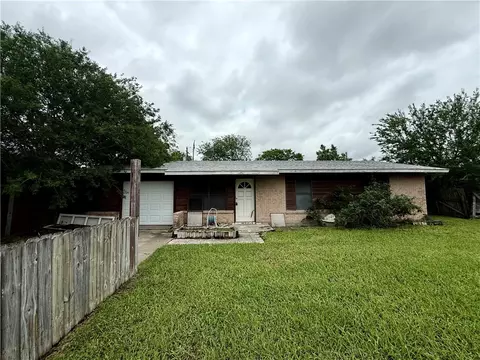 1610 E Fordyce Ave, Kingsville, TX 78363