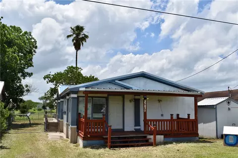25051 Lakeshore Dr, Mathis, TX 78368