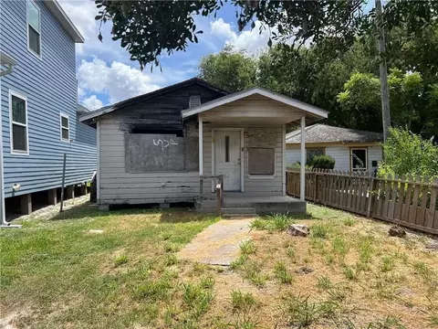 816 Mesquite St, Robstown, TX 78380