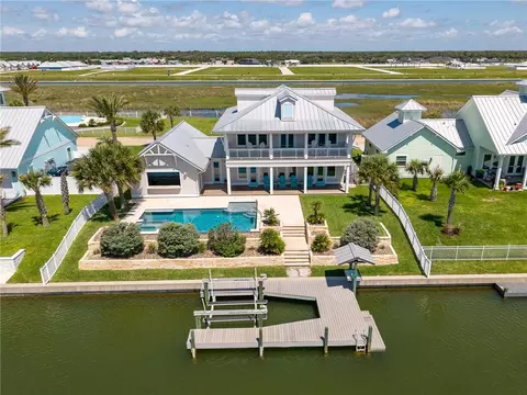 1009 Fiji Dr, Rockport, TX 78382
