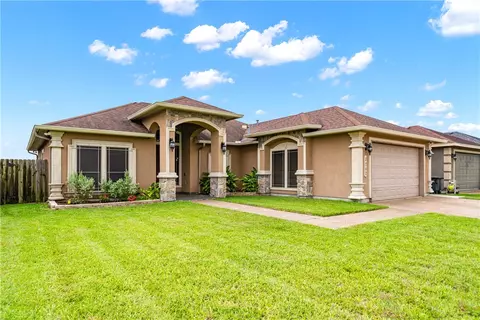 8250 Merlin Pl, Corpus Christi, TX 78414