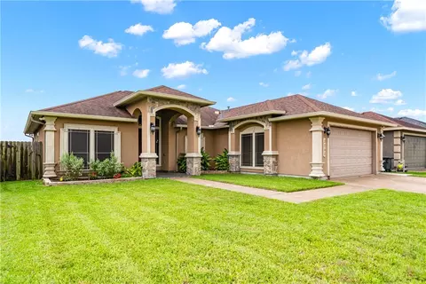 8250 Merlin Pl, Corpus Christi, TX 78414