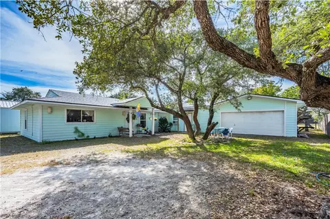 5 Circle Lake Dr, Rockport, TX 78382