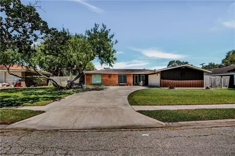 506 Greenway Dr, Corpus Christi, TX 78412