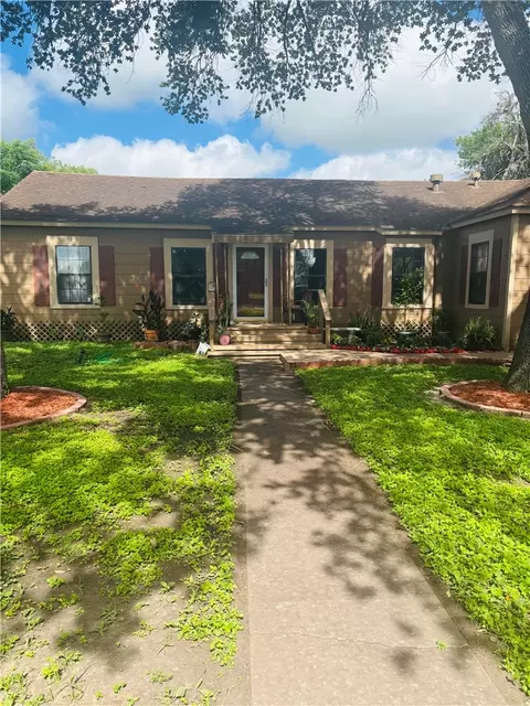 845 N Reynolds, Alice, TX 78332