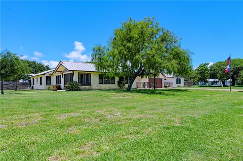 1622 Cherry St, Rockport, TX 78382