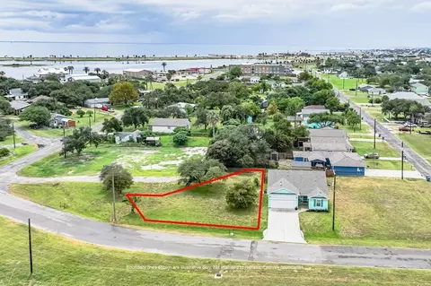 1421-1425 E Linden St, Rockport, TX 78382