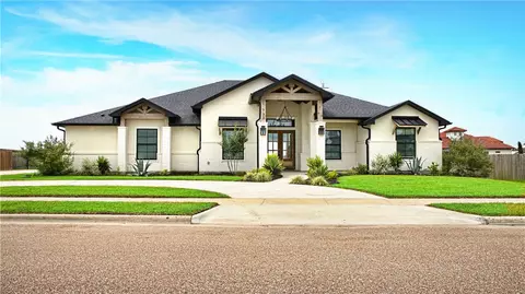 733 Battle Creek Dr, Corpus Christi, TX 78415