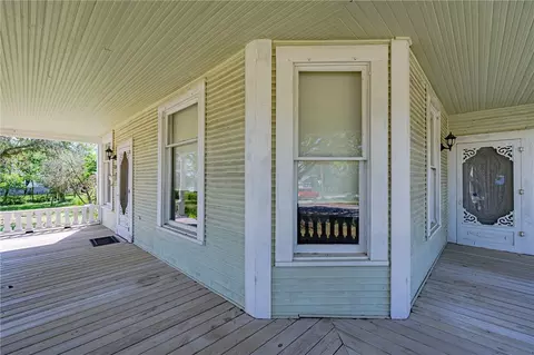 Exterior - 711 E Lott St, Beeville, TX 78102 photo 3 of 12