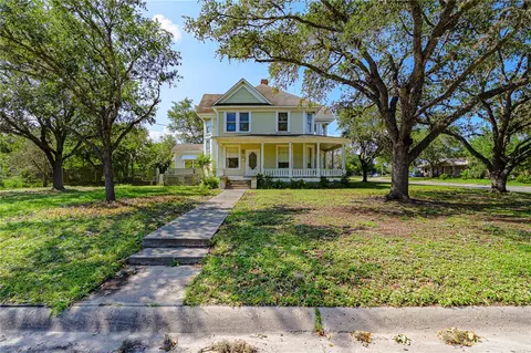 Exterior - 711 E Lott St, Beeville, TX 78102 photo 1 of 12