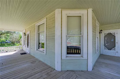 Exterior - 711 E Lott St, Beeville, TX 78102 photo 3 of 12