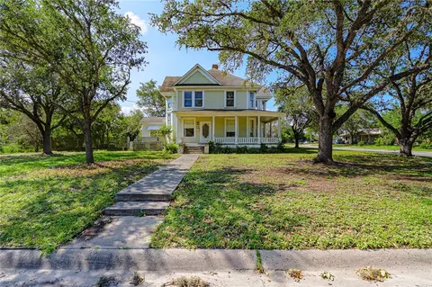 711 E Lott St, Beeville, TX 78102