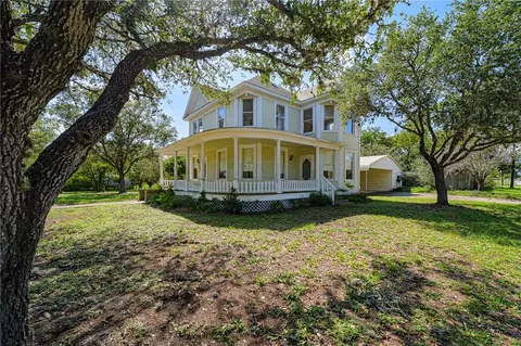 Other - 711 E Lott St, Beeville, TX 78102 photo 4 of 12