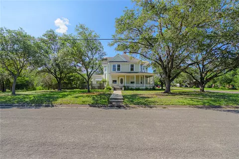 Exterior - 711 E Lott St, Beeville, TX 78102 photo 5 of 12