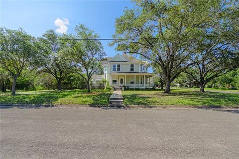 Exterior - 711 E Lott St, Beeville, TX 78102 photo 5 of 12