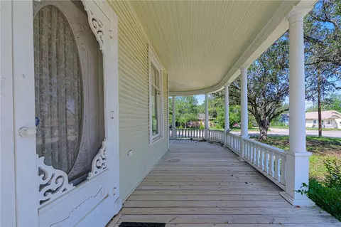 Exterior - 711 E Lott St, Beeville, TX 78102 photo 4 of 12