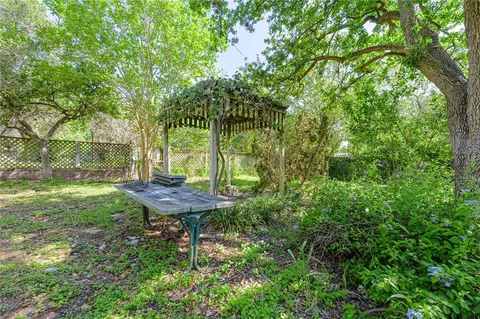 Exterior - 711 E Lott St, Beeville, TX 78102 photo 8 of 12