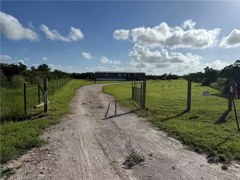 7470 Corrigan Ranch Dr, Skidmore, TX 78389