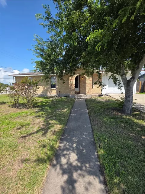1001 Northcliff Dr, Portland, TX 78374