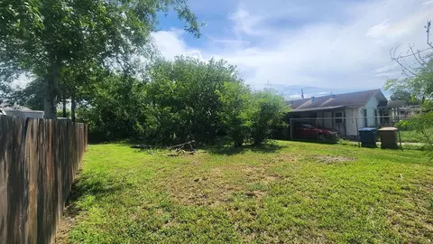 2914 Dixie St, Corpus Christi, TX 78405
