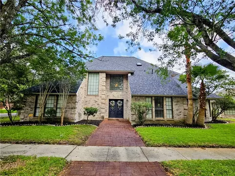 7402 Bourget Dr, Corpus Christi, TX 78413