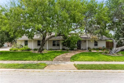 433 Cape Henry Dr, Corpus Christi, TX 78412