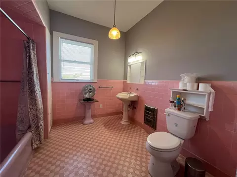Bath - 909 Power St, Refugio, TX 78377 photo 3 of 3