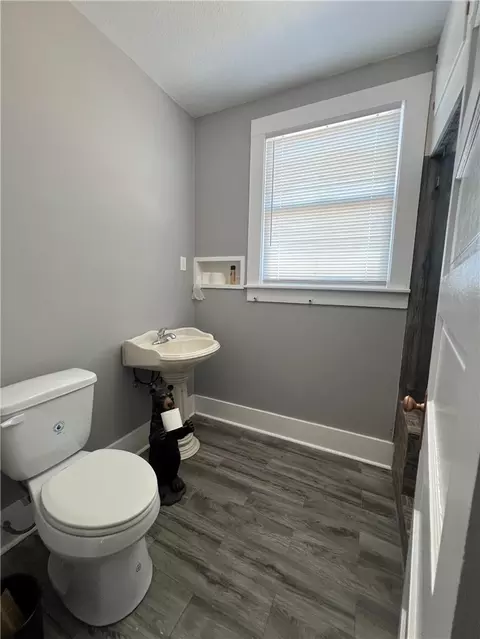 Bath - 909 Power St, Refugio, TX 78377 photo 1 of 3