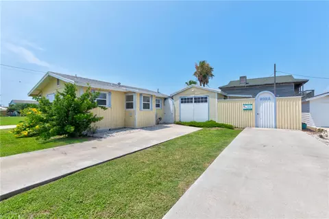 202 Trojan St, Port Aransas, TX 78373