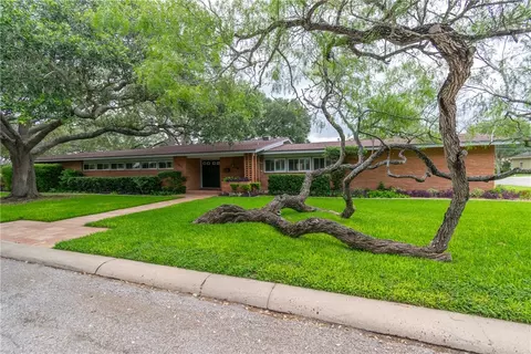 1821 Clare Dr, Alice, TX 78332