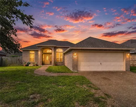 6825 King George Pl, Corpus Christi, TX 78414