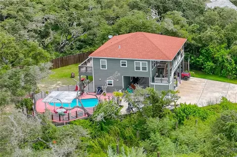 21 Bahama St S, Rockport, TX 78382