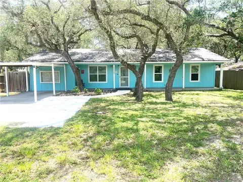 1110 N Doughty St, Rockport, TX 78382