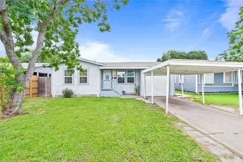 949 Bobalo Dr, Corpus Christi, TX 78412