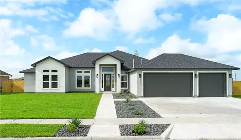 725 Mama Fefi Dr, Corpus Christi, TX 78414