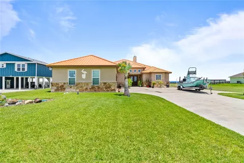 125 Dockside Dr, Rockport, TX 78382