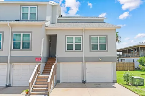 200 6th St #6, Port Aransas, TX 78373