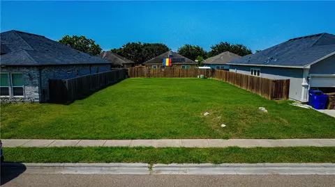 6610 Paddington Dr, Corpus Christi, TX 78414