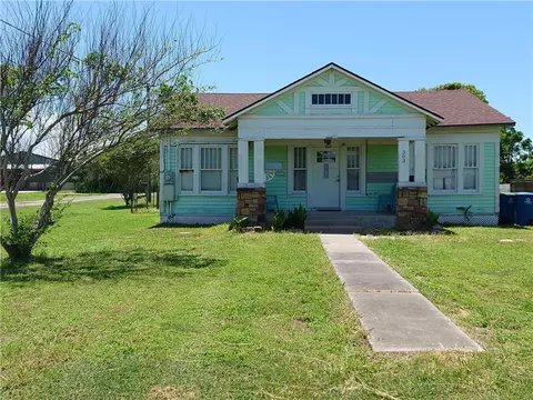 303 Elm St, Portland, TX 78374