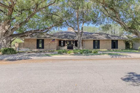 1608 Delwood, Alice, TX 78332