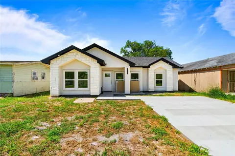 624 W Johnston Ave, Kingsville, TX 78363