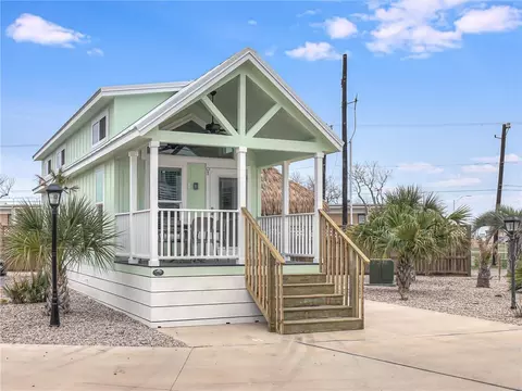 1100 Port St #6, Port Aransas, TX 78373