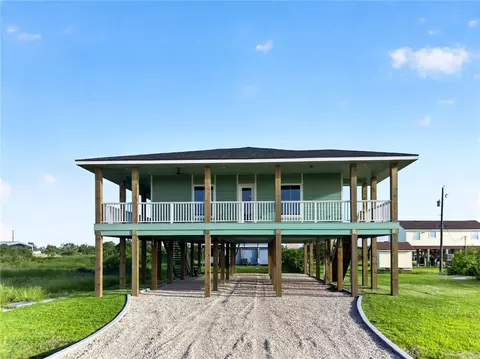 130 W Glen Oak, Rockport, TX 78382