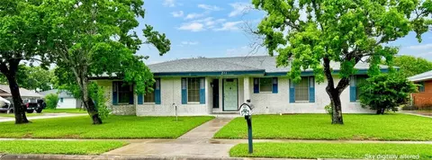 211 Barracuda Dr, Portland, TX 78374