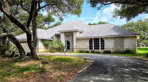 409 Champions Dr, Rockport, TX 78382