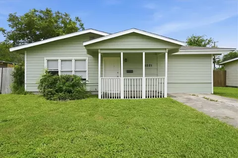 1221 Bernice Dr, Corpus Christi, TX 78412